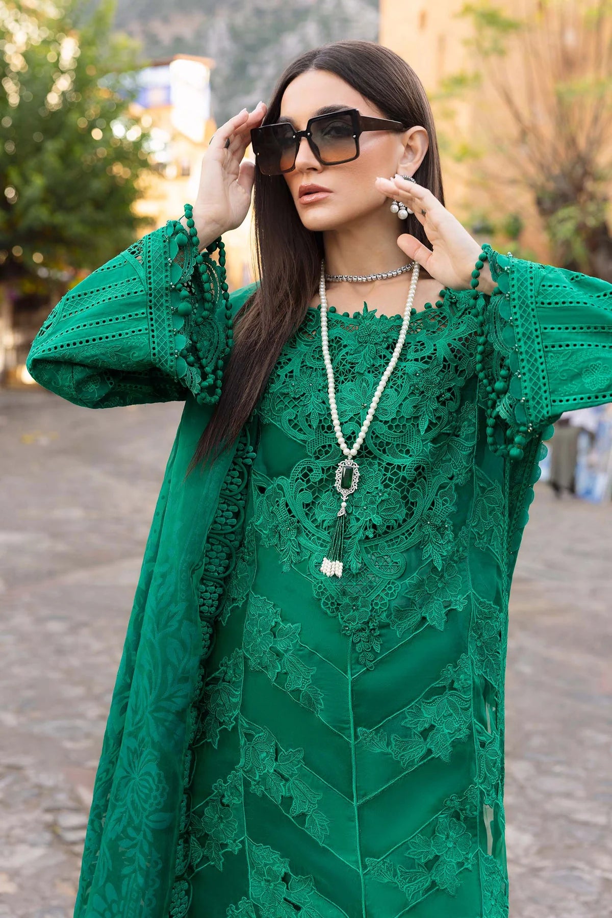 Maria-B-Lawn-08B