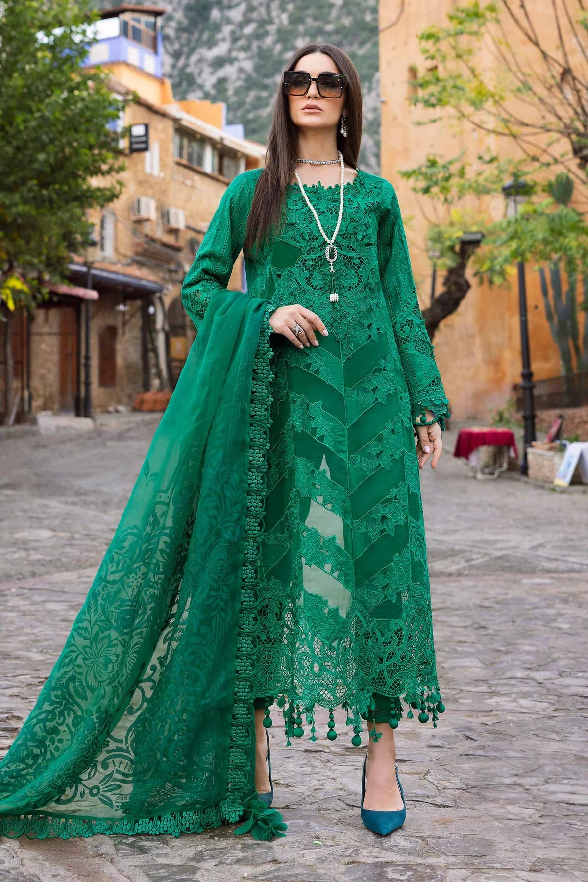 Maria-B-Lawn-08B